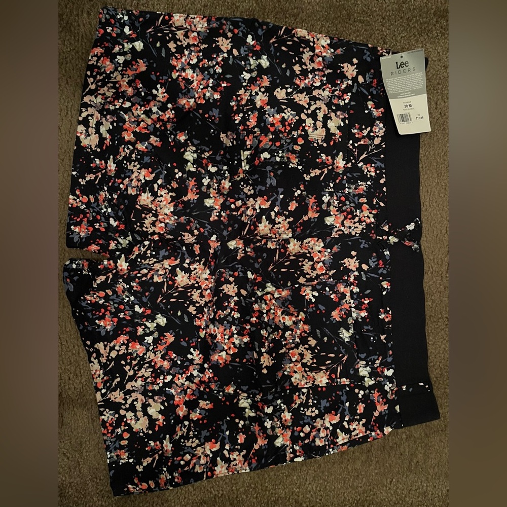 Lee Navy Floral Patterned Shorts - Picture 3 of 4
